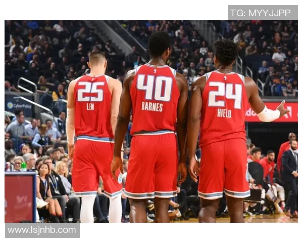 国王队与勇士队首节对决精彩回顾与战术分析